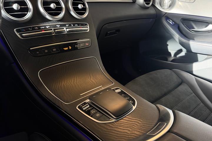 Hvid Mercedes GLC300 de fra 2021