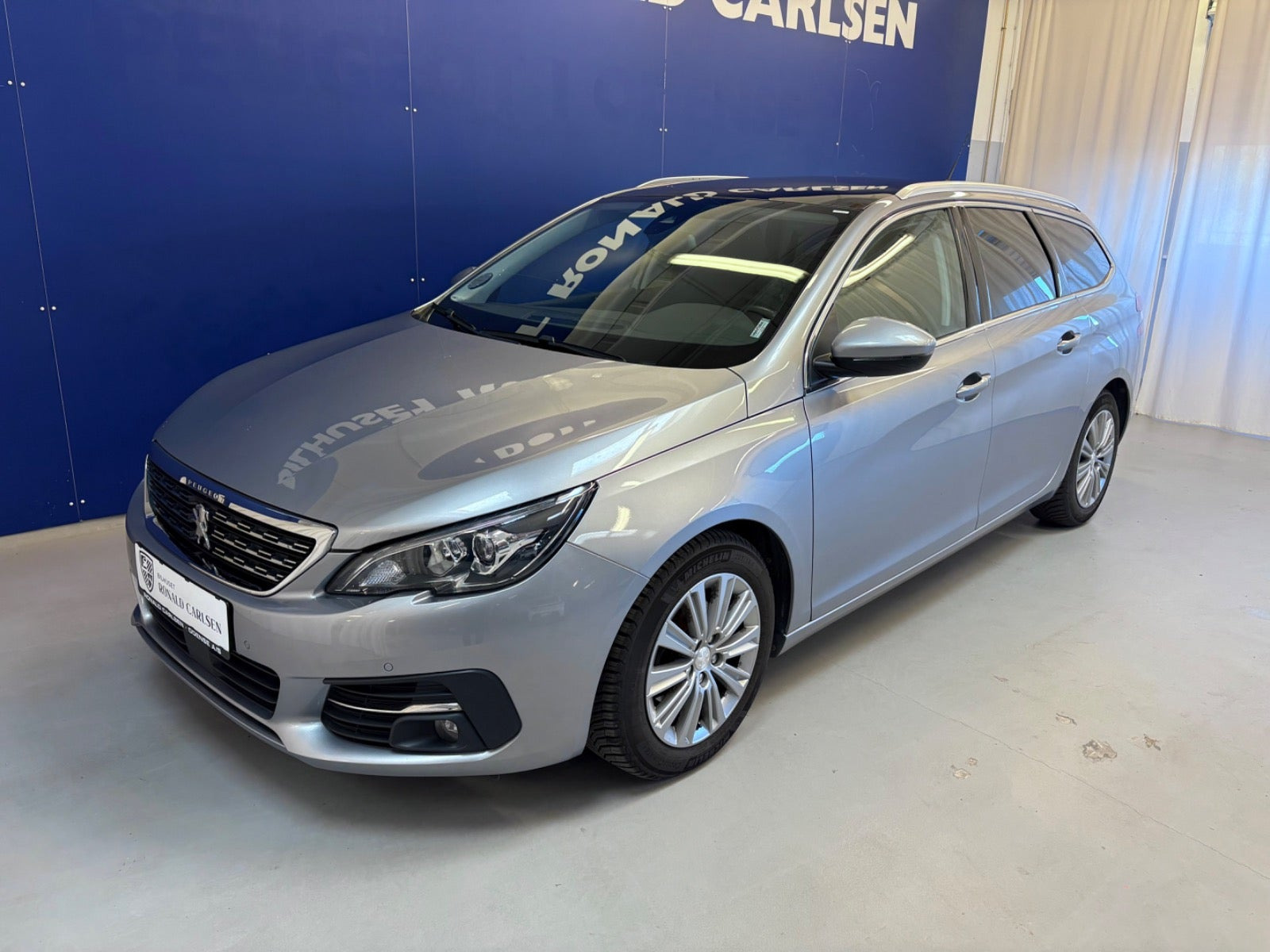 Sølv Peugeot 308 fra 2019