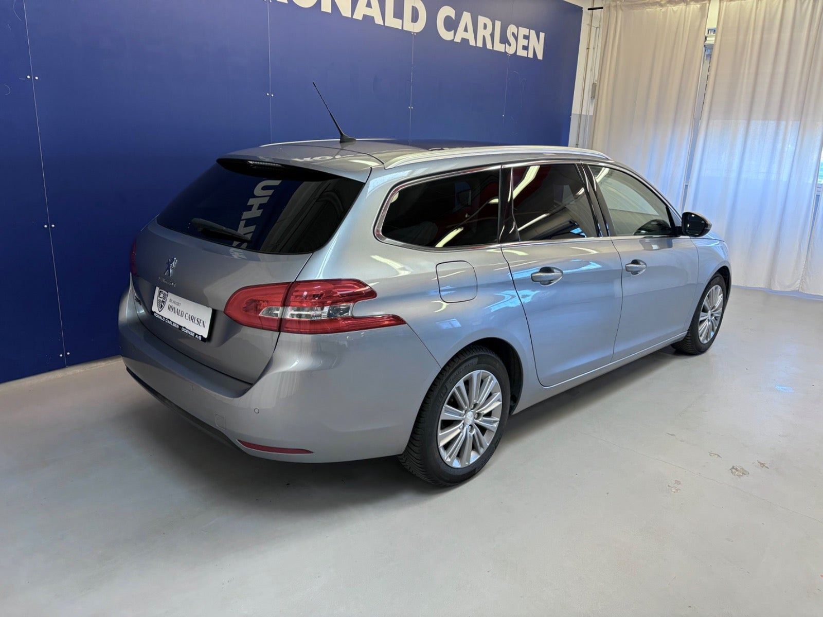 Sølv Peugeot 308 fra 2019