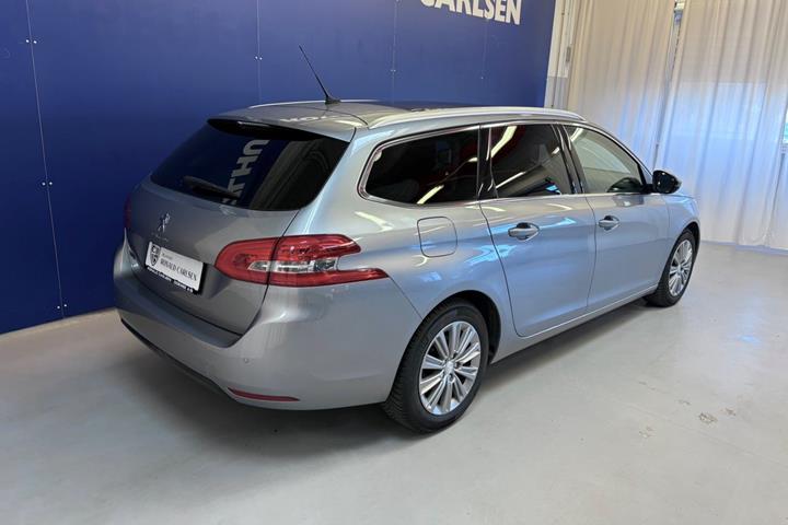 Sølv Peugeot 308 fra 2019