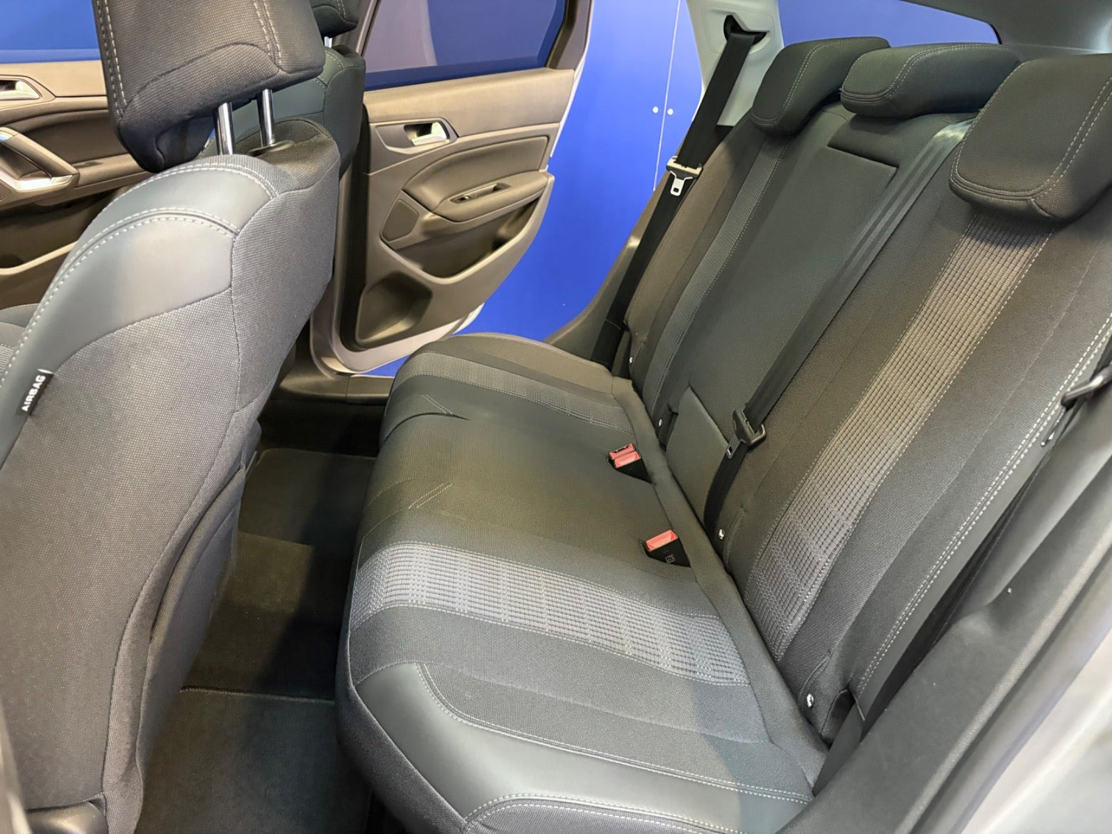Sølv Peugeot 308 fra 2019