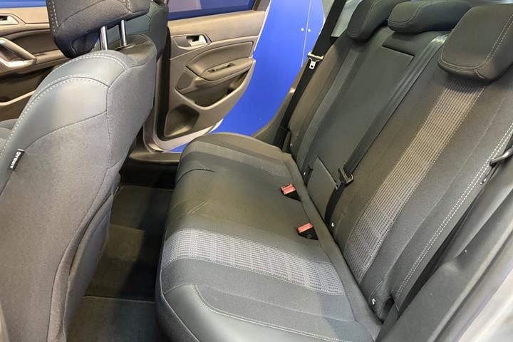 Sølv Peugeot 308 fra 2019
