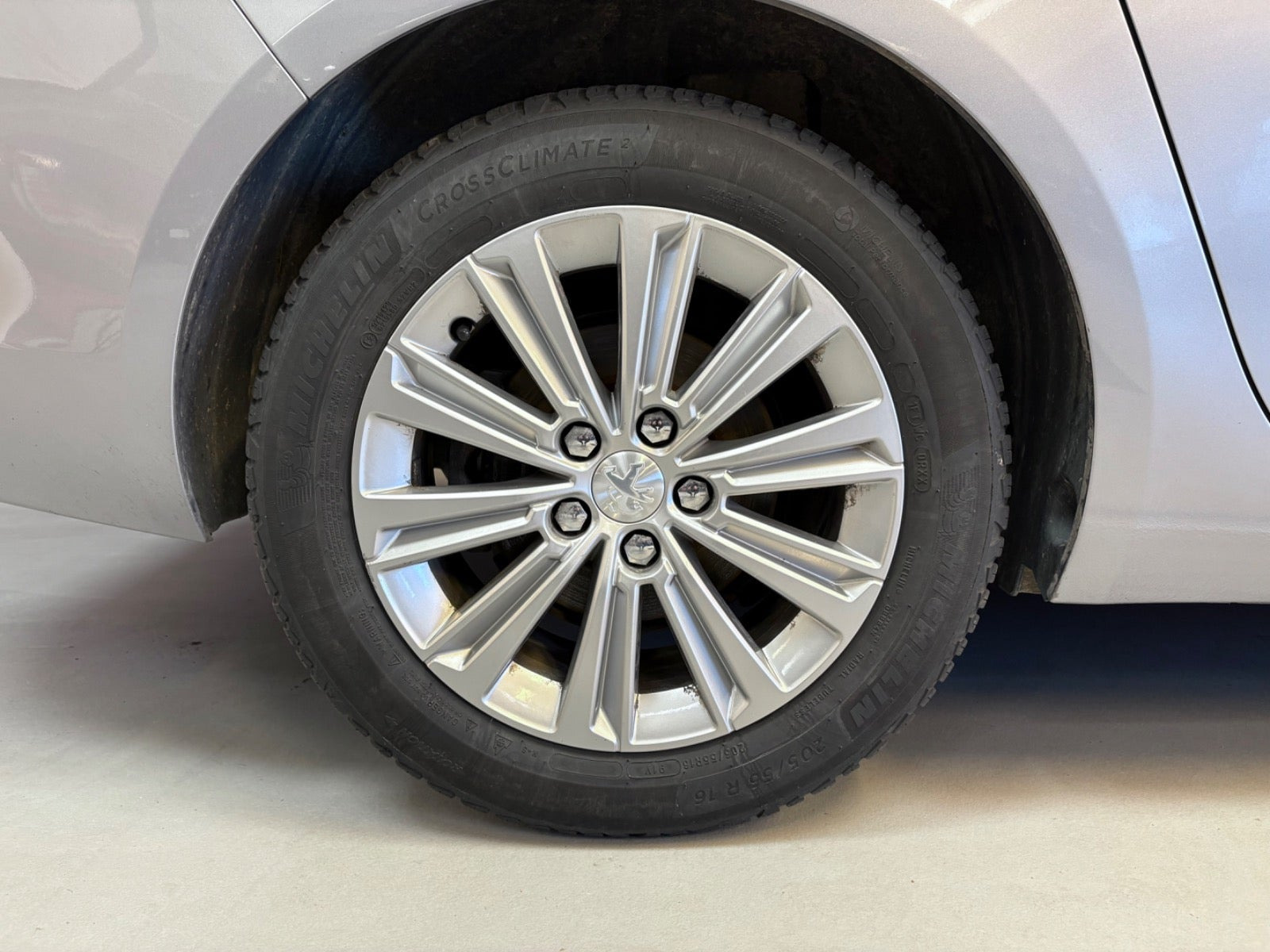 Sølv Peugeot 308 fra 2019