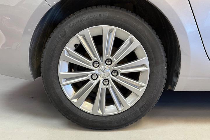 Sølv Peugeot 308 fra 2019