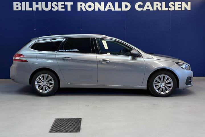 Sølv Peugeot 308 fra 2019
