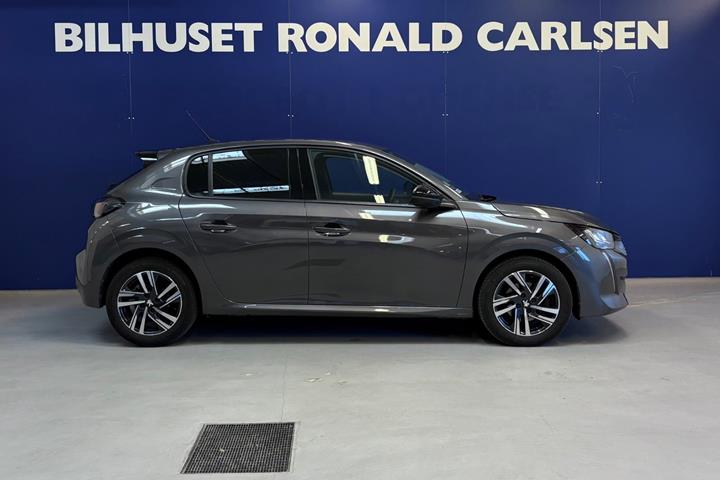 Grå Peugeot 208 fra 2022
