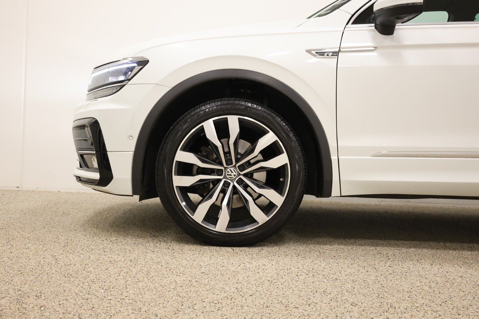 Hvid VW Tiguan fra 2019
