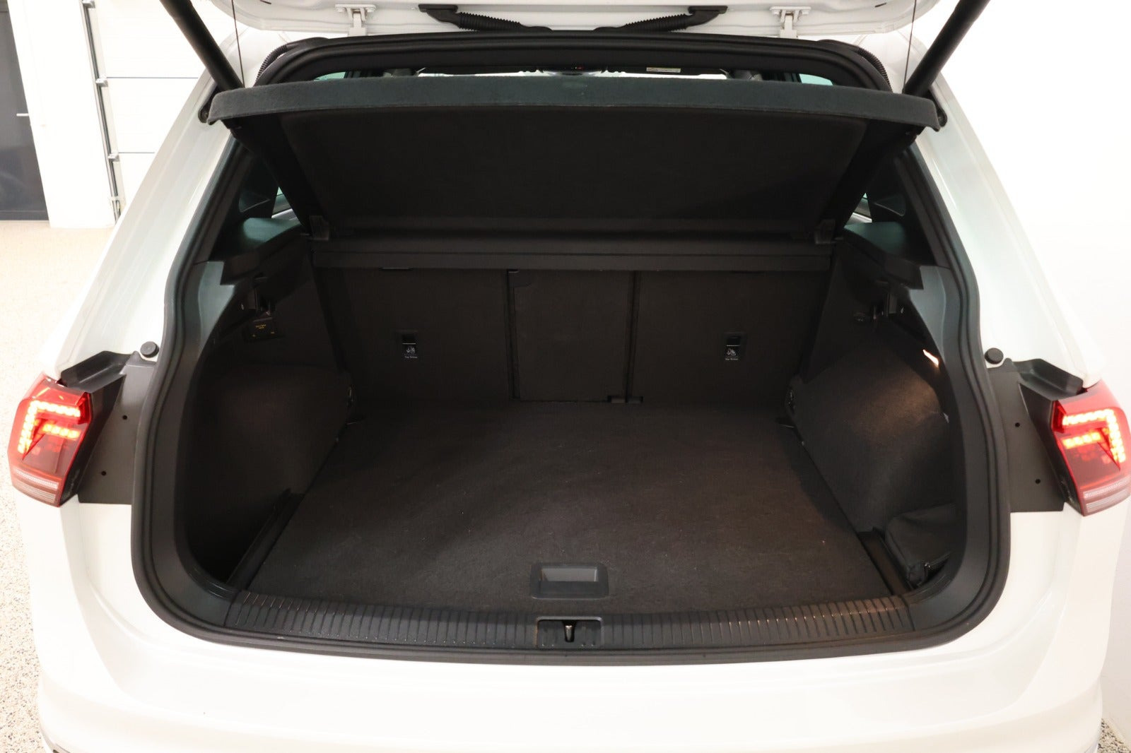 Hvid VW Tiguan fra 2019