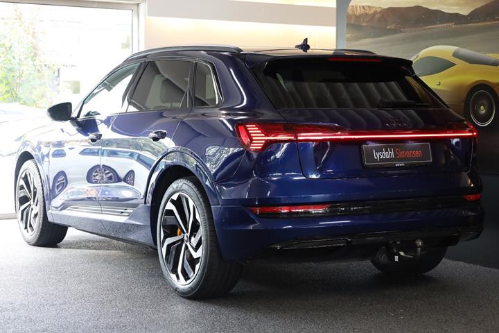 Blå Audi e-tron fra 2022