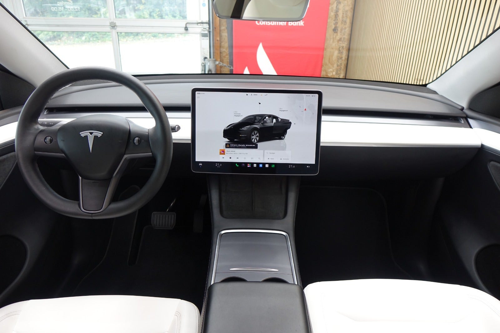 Sort Tesla Model Y fra 2023