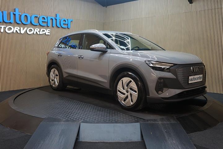 Grå Audi Q4 e-tron fra 2024