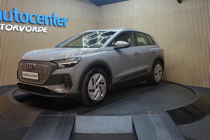 Grå Audi Q4 e-tron fra 2024