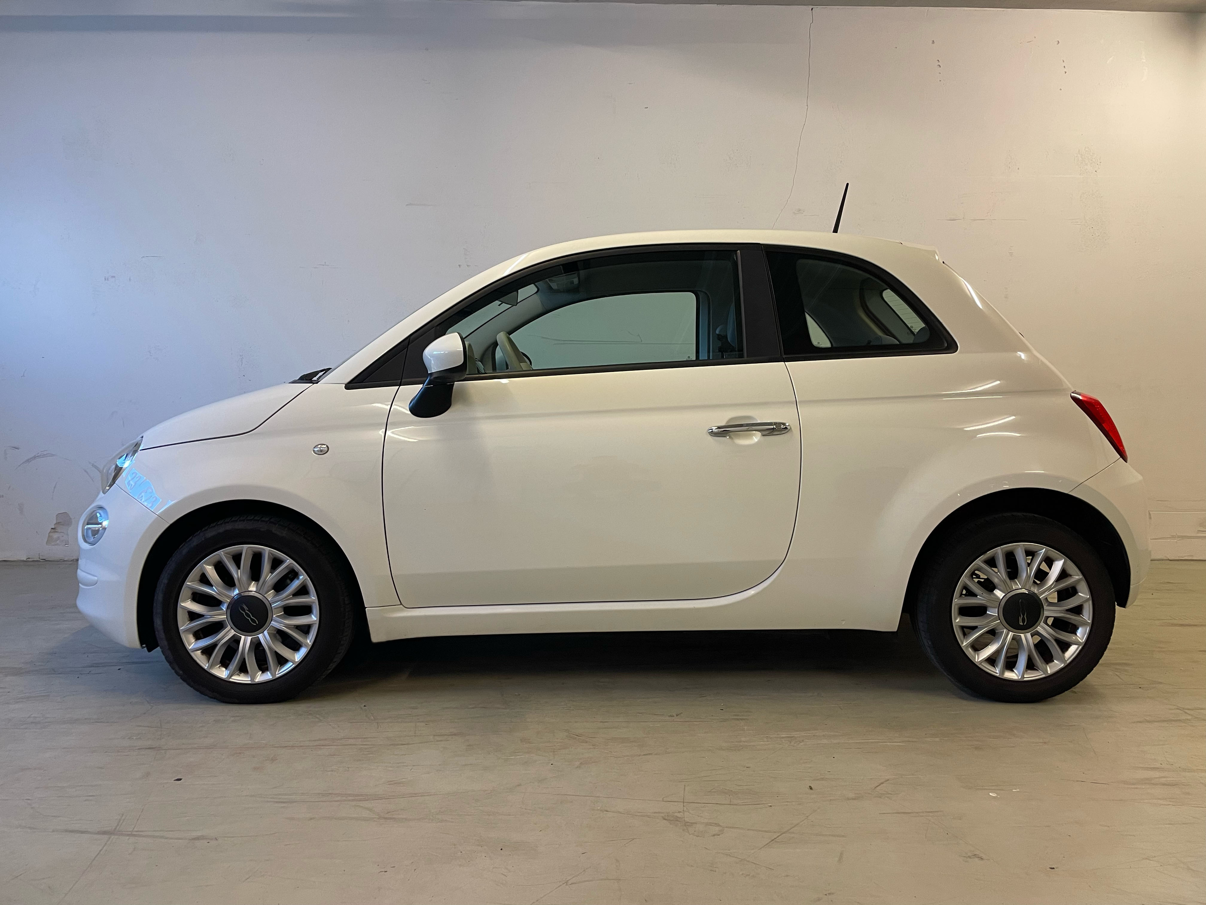 Hvid Fiat 500 fra 2016