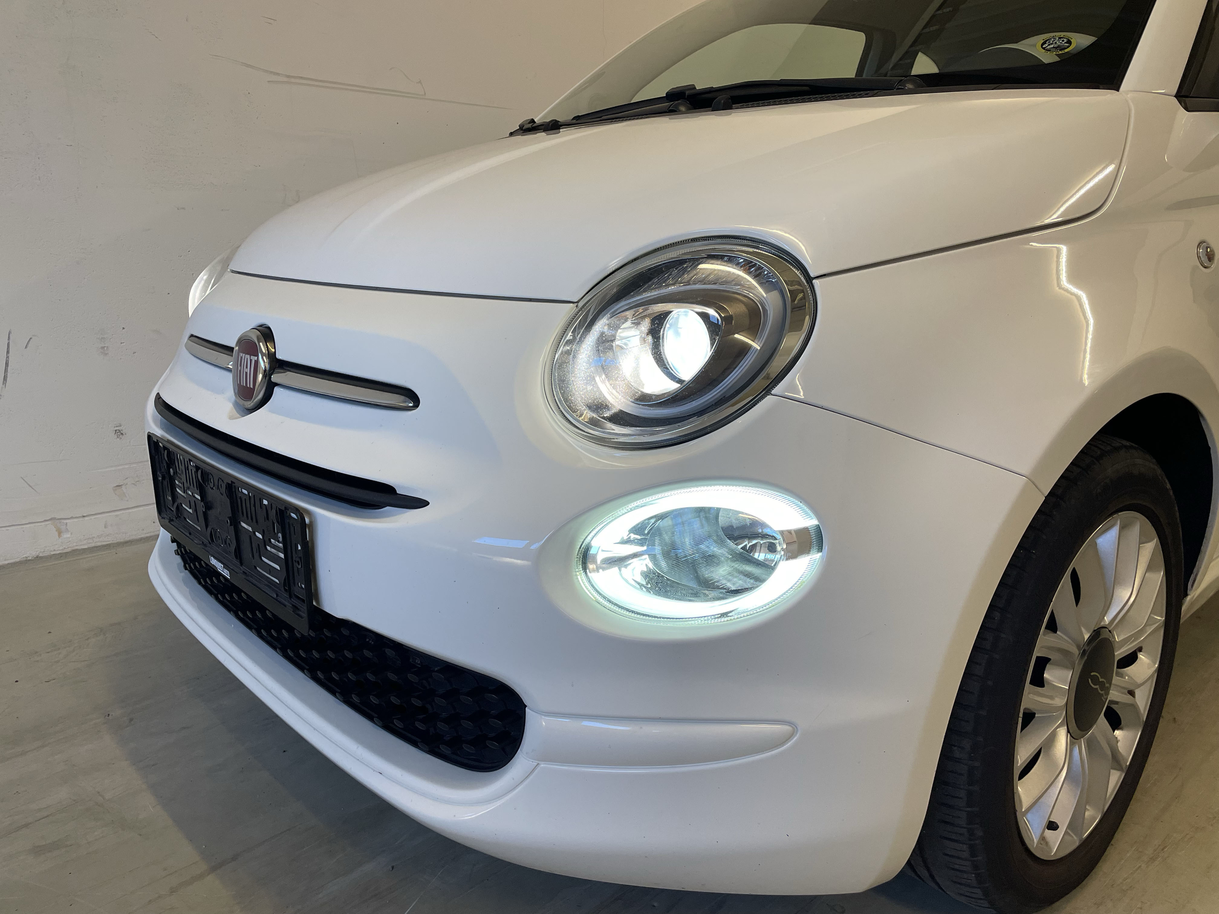 Hvid Fiat 500 fra 2016