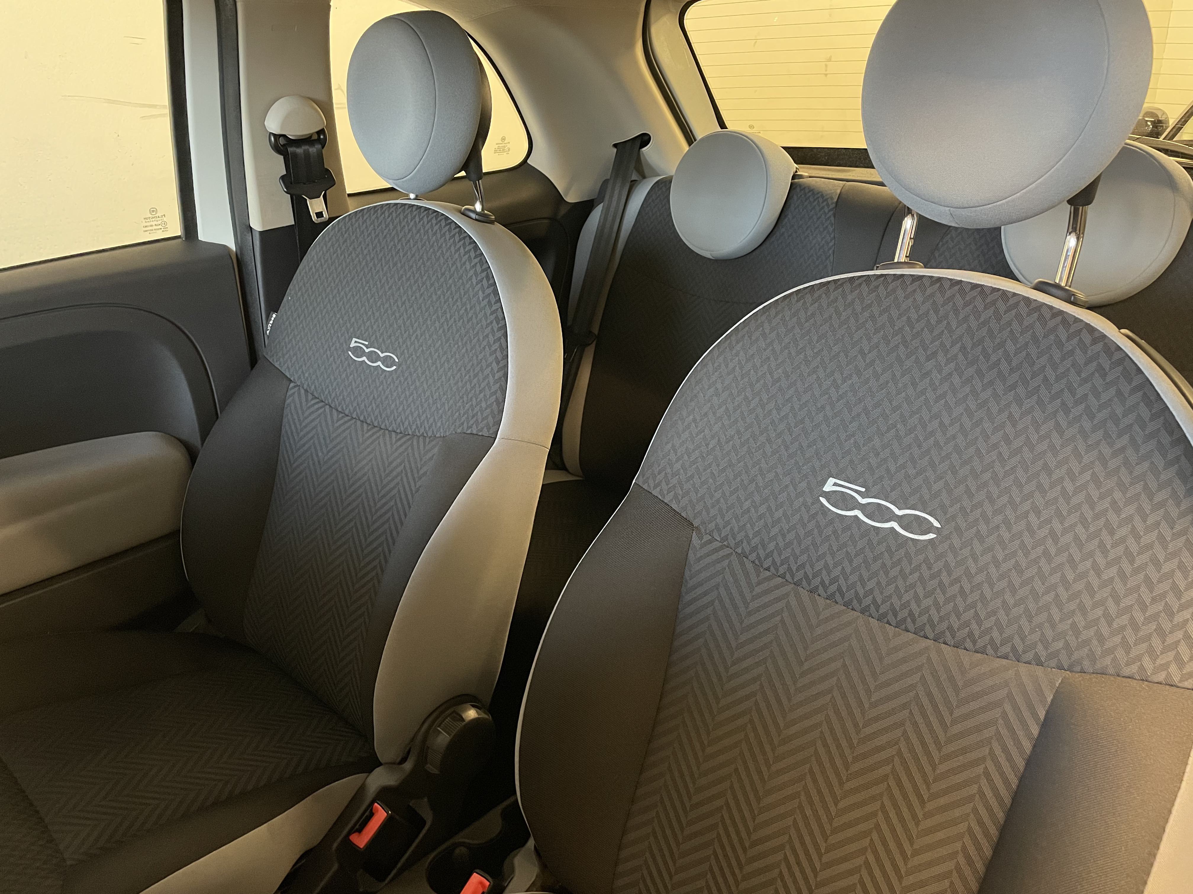 Hvid Fiat 500 fra 2016