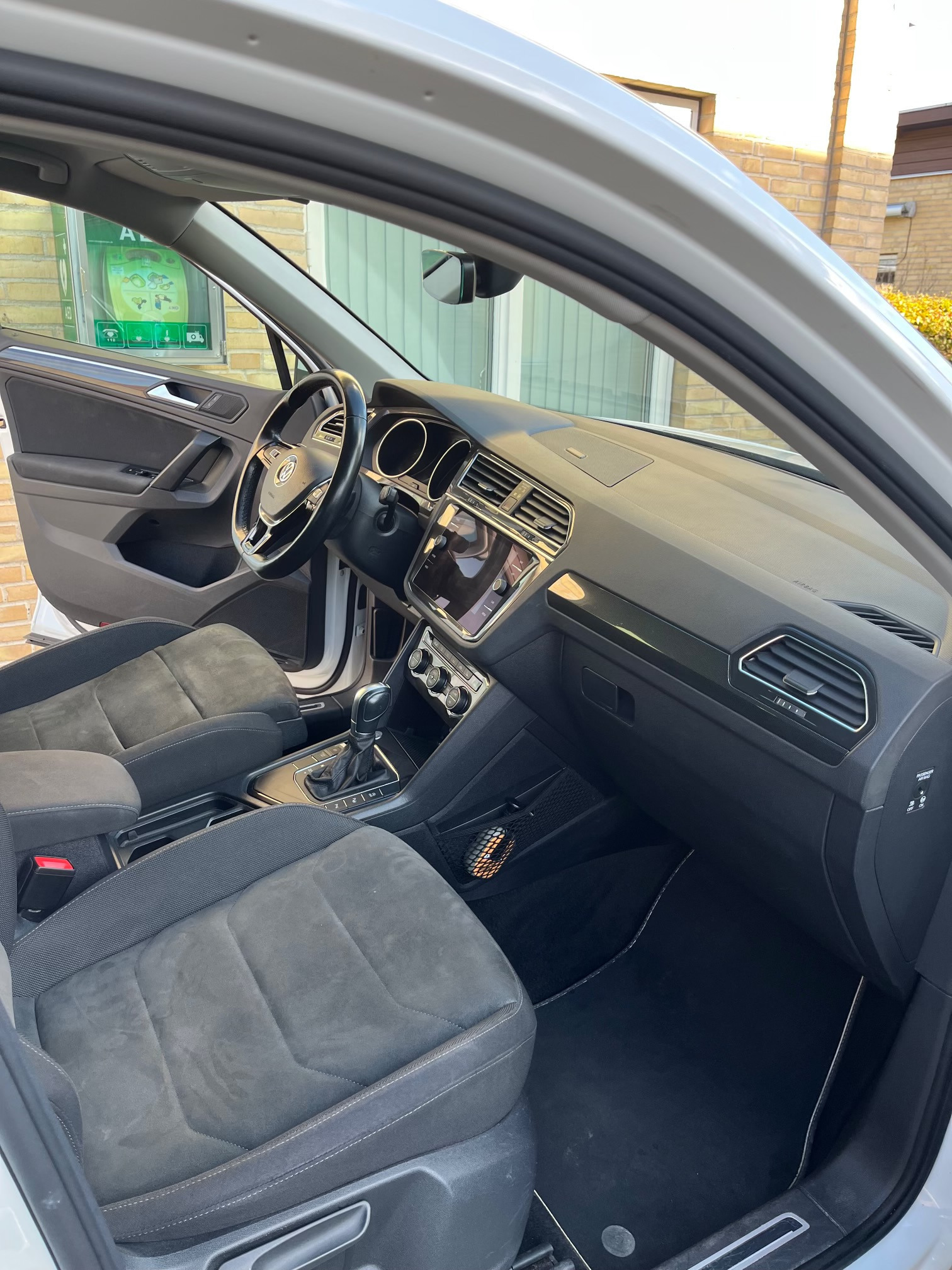 Hvid VW Tiguan fra 2018