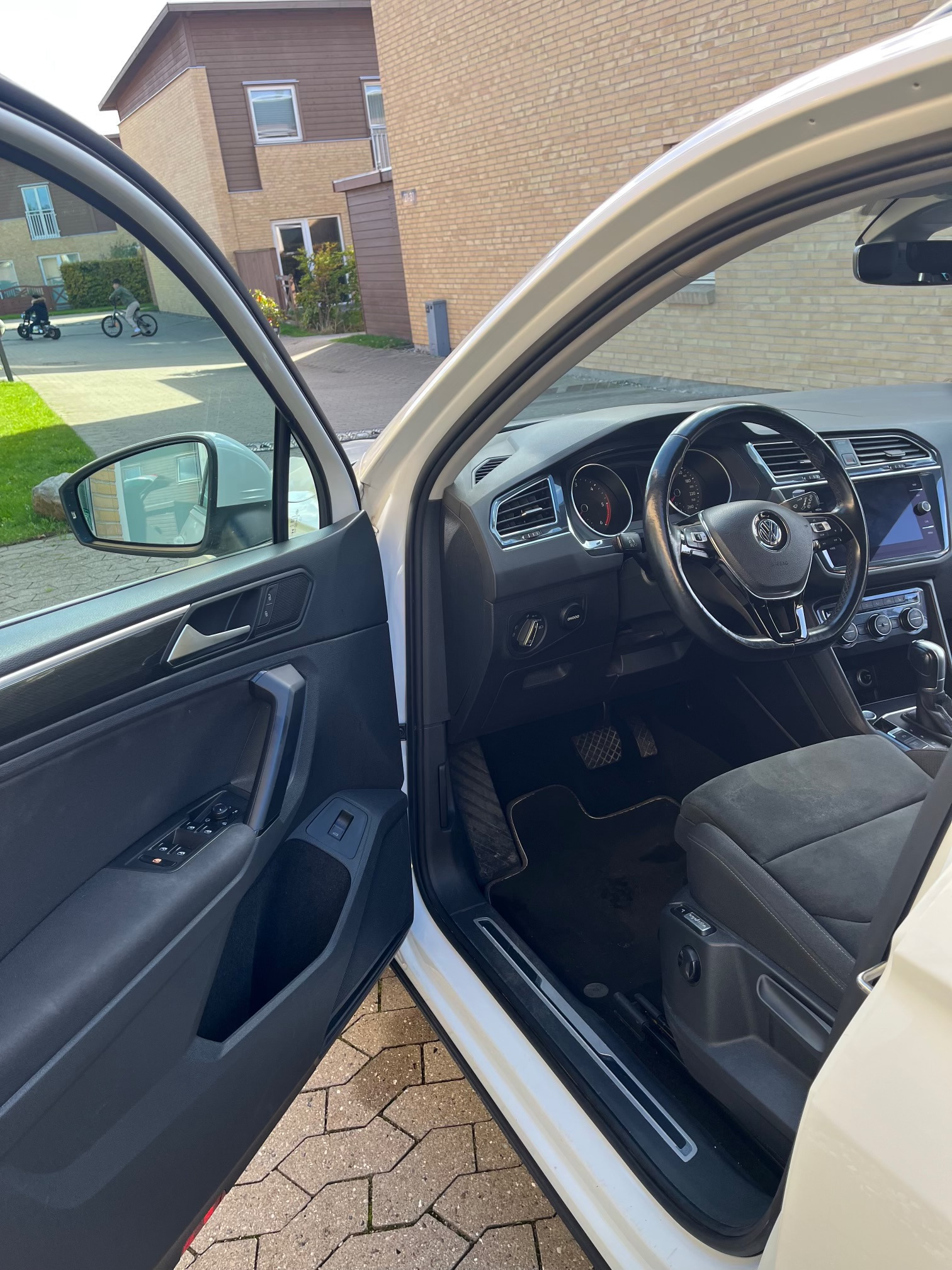 Hvid VW Tiguan fra 2018