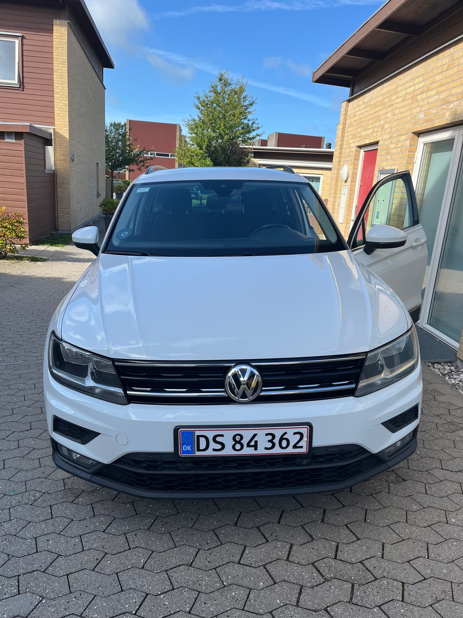 Hvid VW Tiguan fra 2018