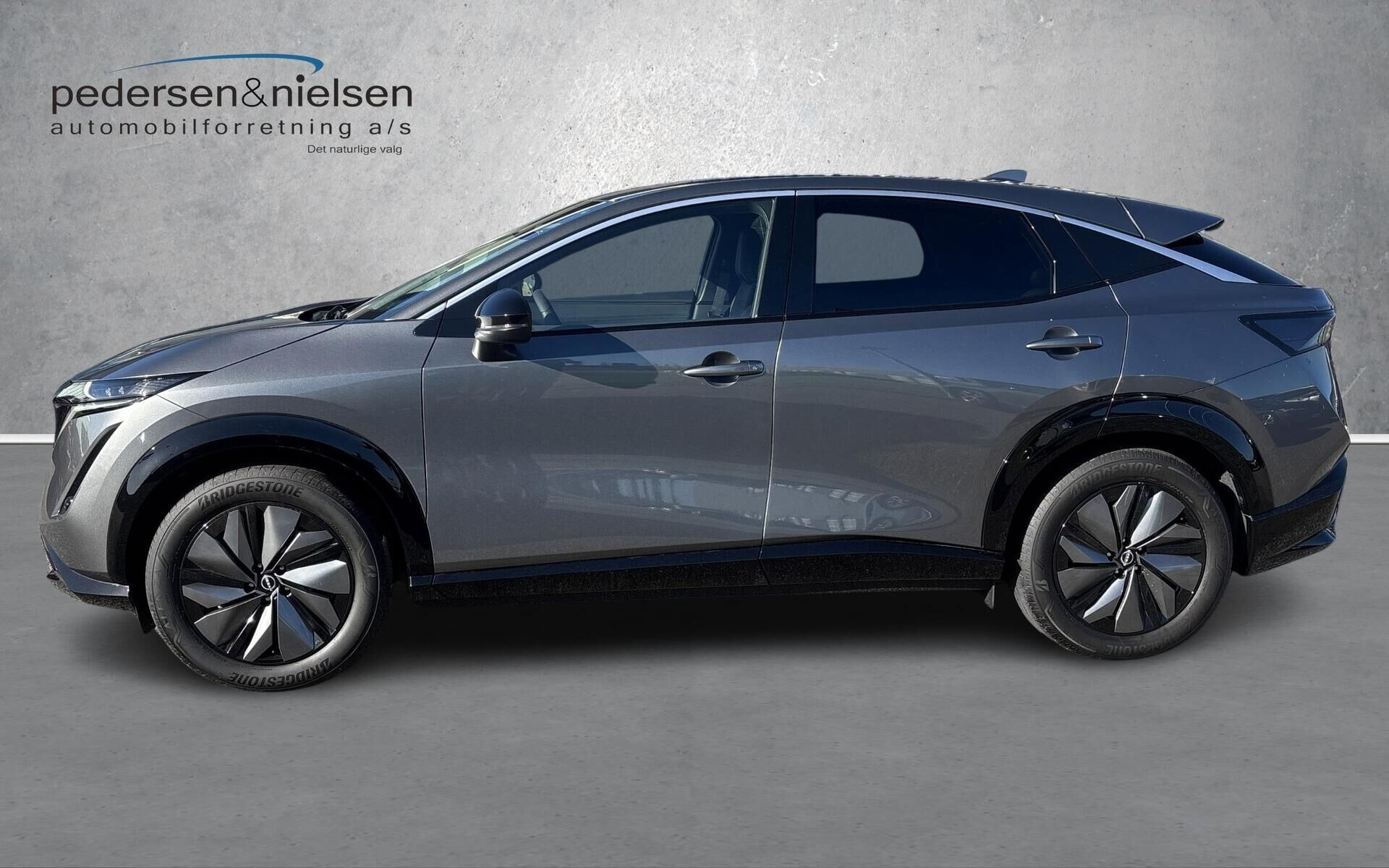 Grå Nissan Ariya fra 2026