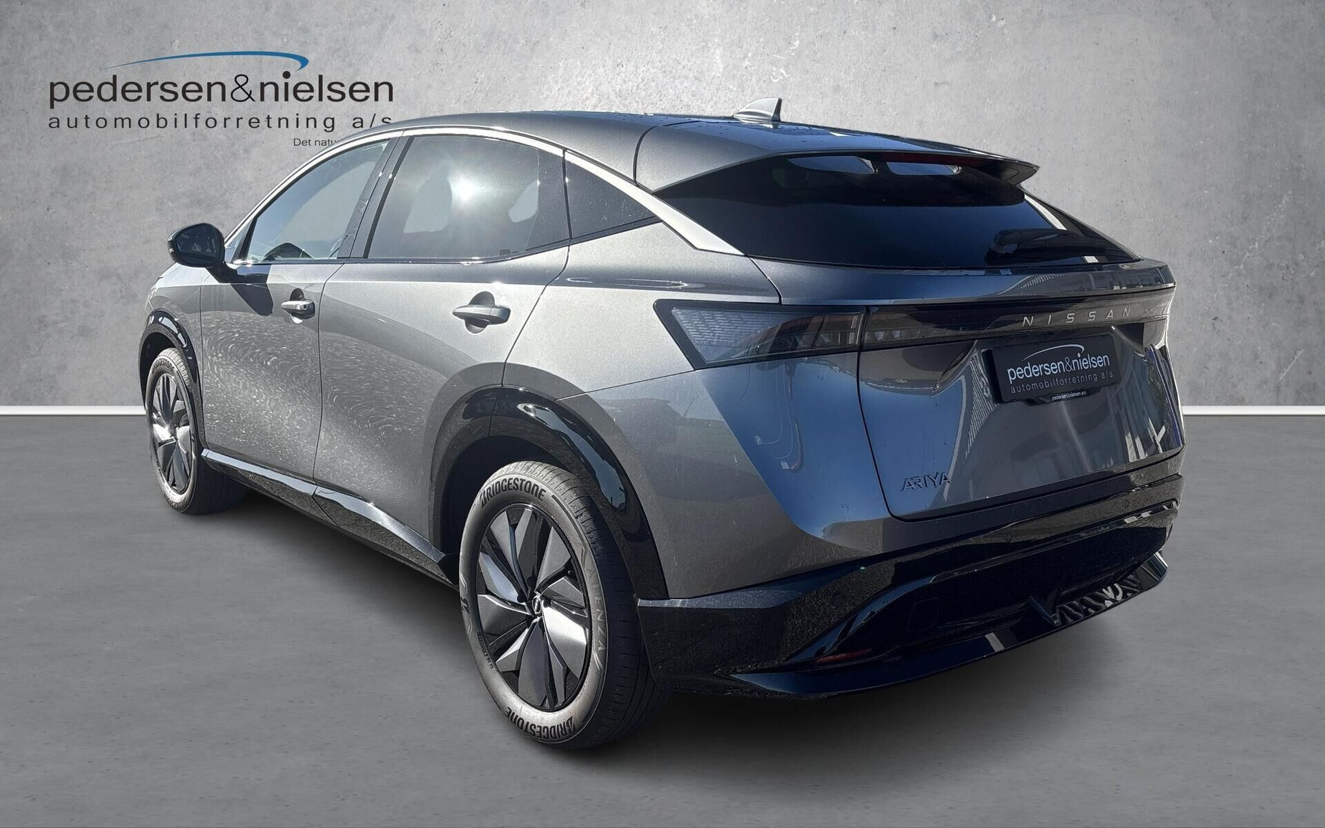Grå Nissan Ariya fra 2026