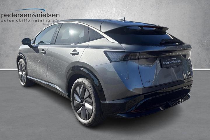 Grå Nissan Ariya fra 2026