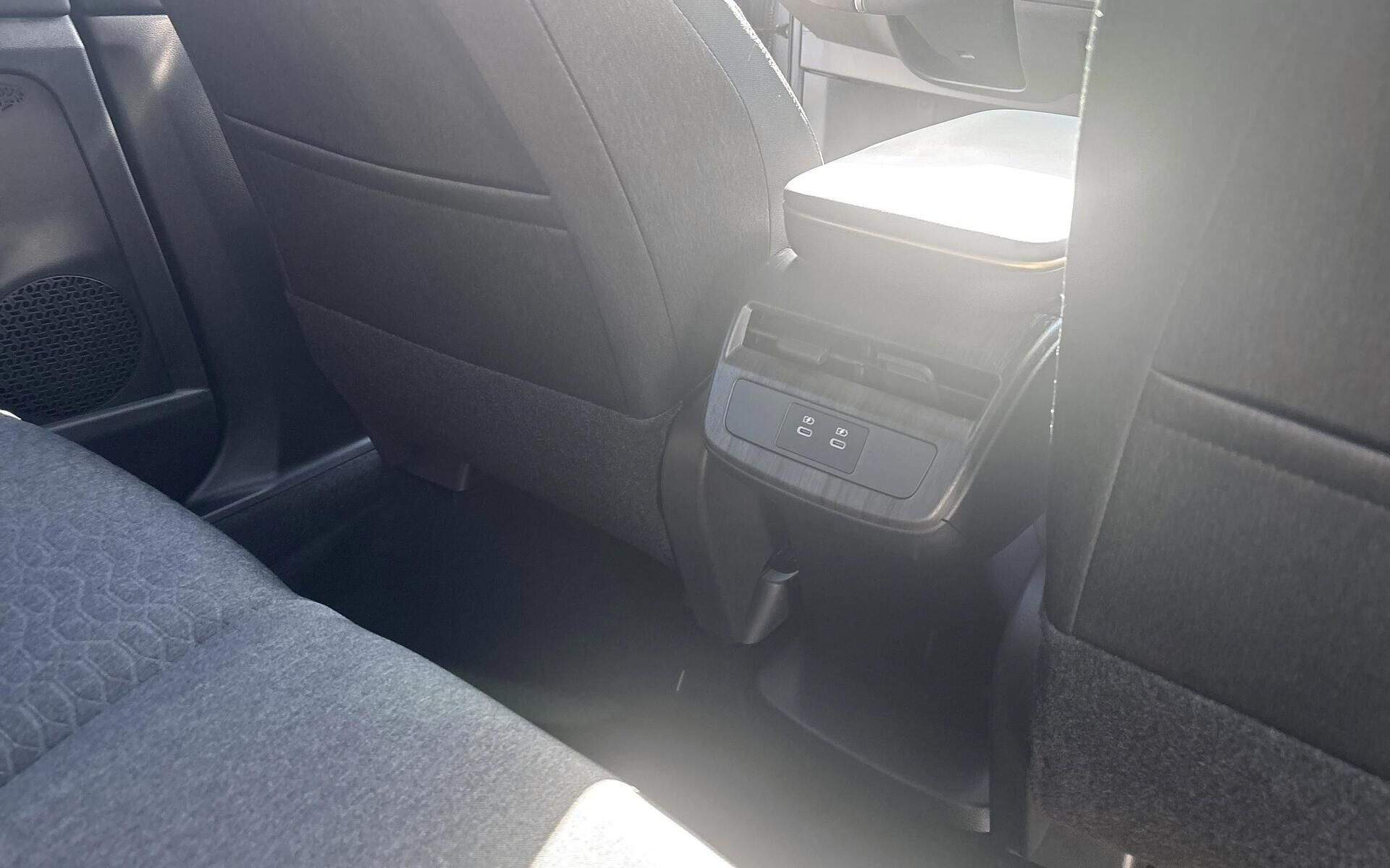 Grå Nissan Ariya fra 2026