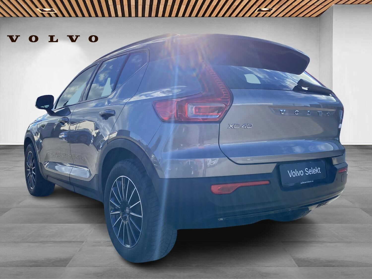 Beige Volvo XC40 fra 2021