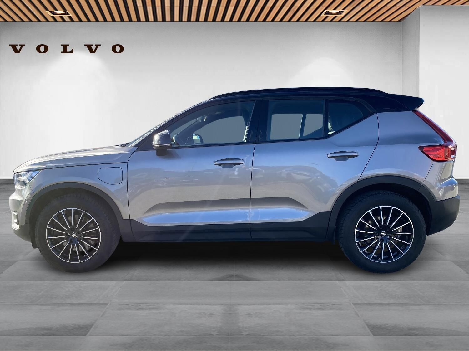 Beige Volvo XC40 fra 2021