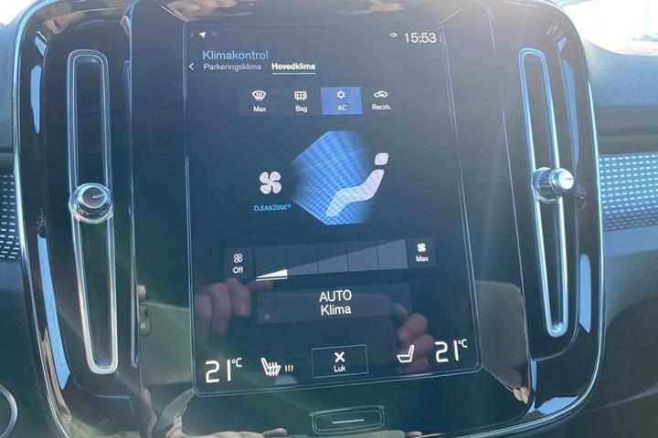 Beige Volvo XC40 fra 2021