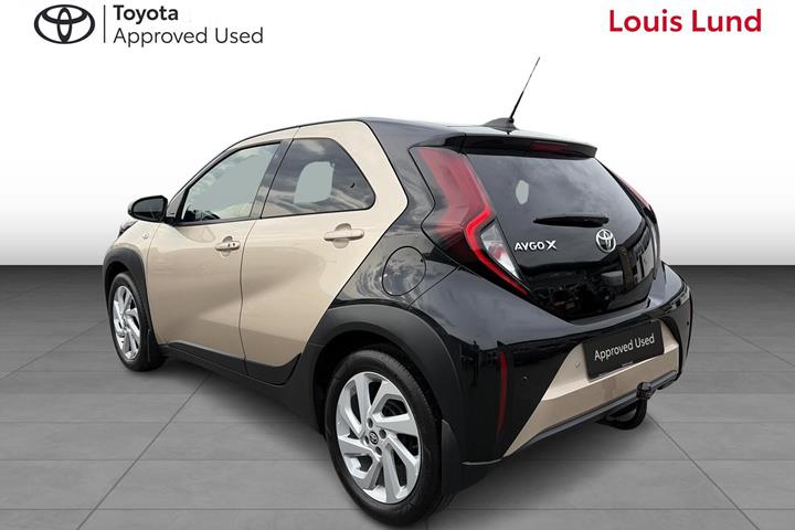 Beige Toyota Aygo X fra 2022