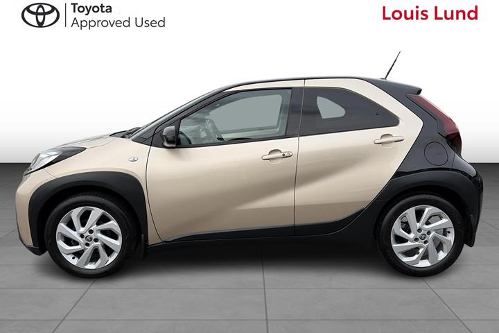 Beige Toyota Aygo X fra 2022