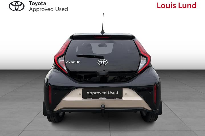 Beige Toyota Aygo X fra 2022