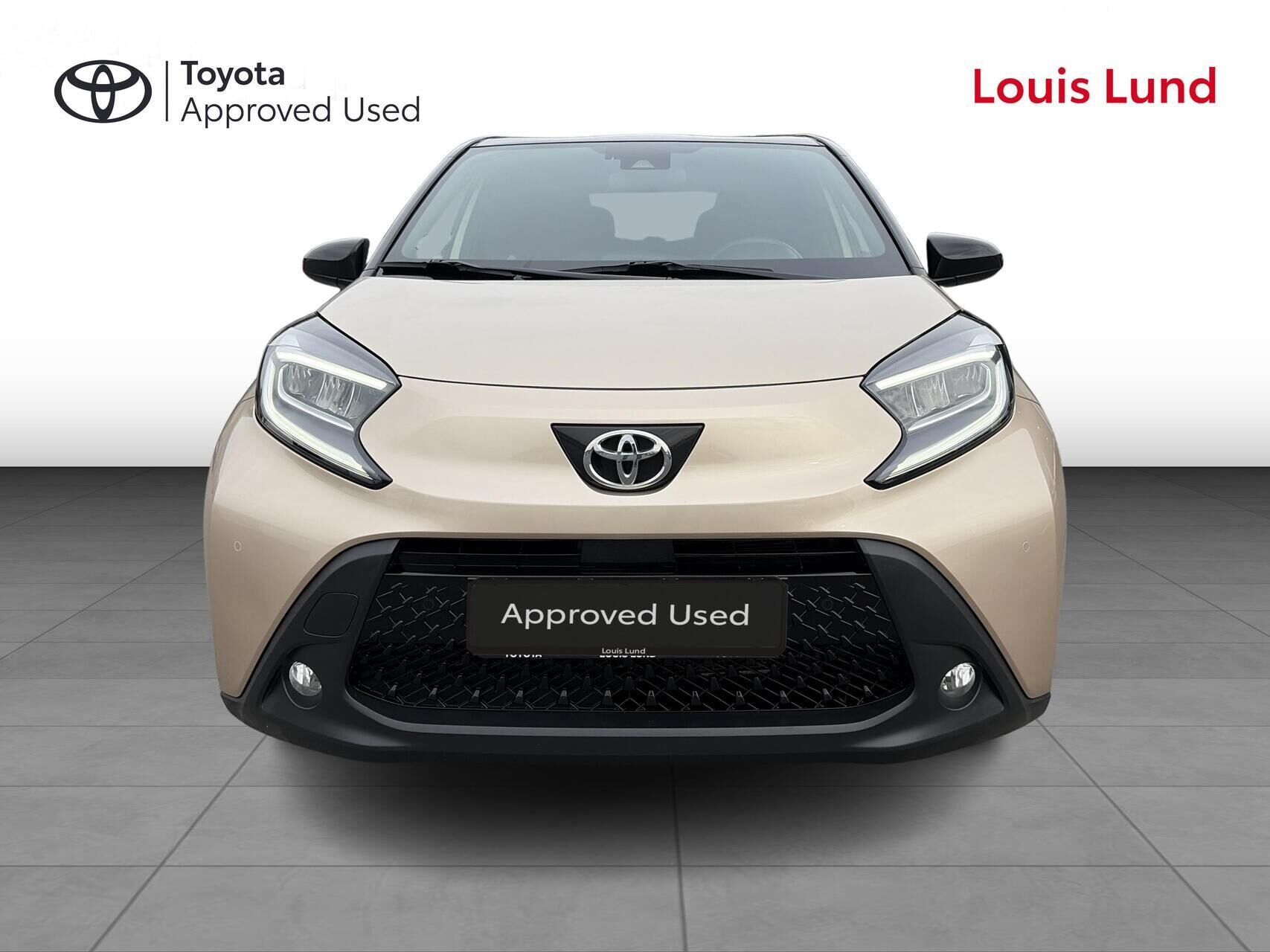 Beige Toyota Aygo X fra 2022