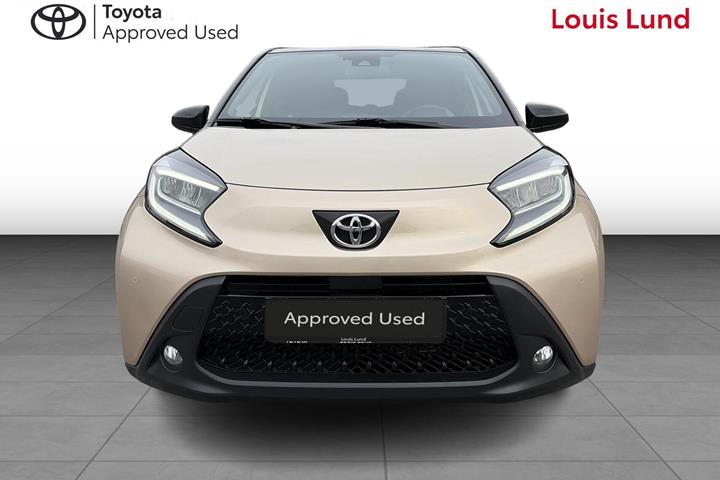 Beige Toyota Aygo X fra 2022