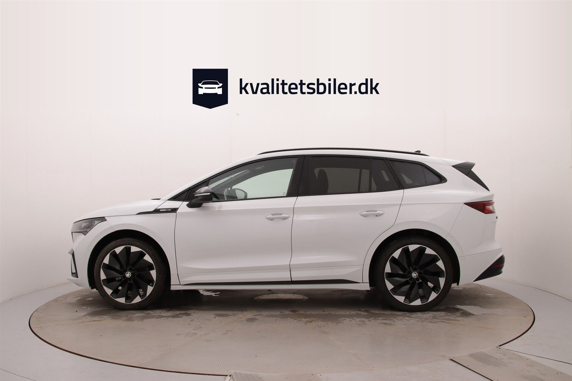 Hvid Skoda Enyaq fra 2023