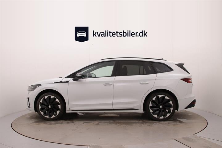 Hvid Skoda Enyaq fra 2023