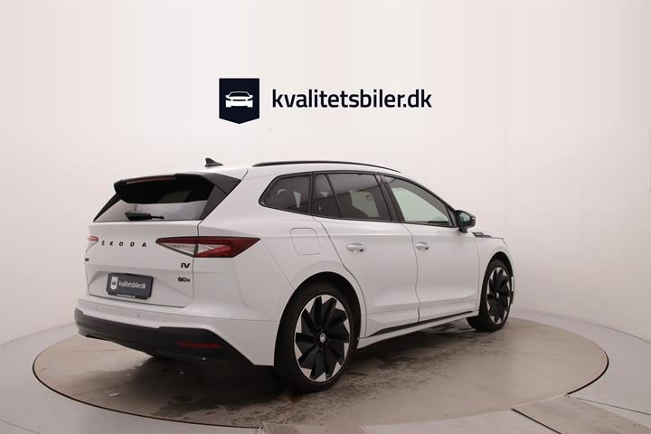 Hvid Skoda Enyaq fra 2023