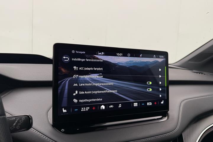 Hvid Skoda Enyaq fra 2023