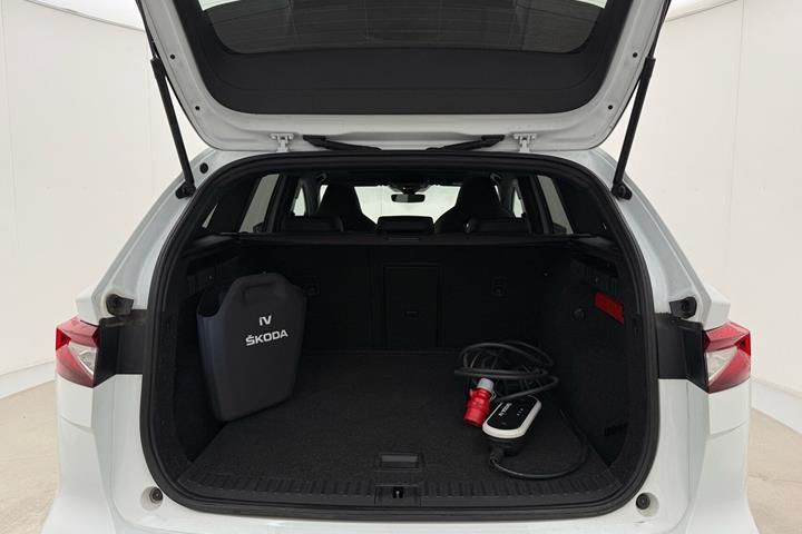 Hvid Skoda Enyaq fra 2023