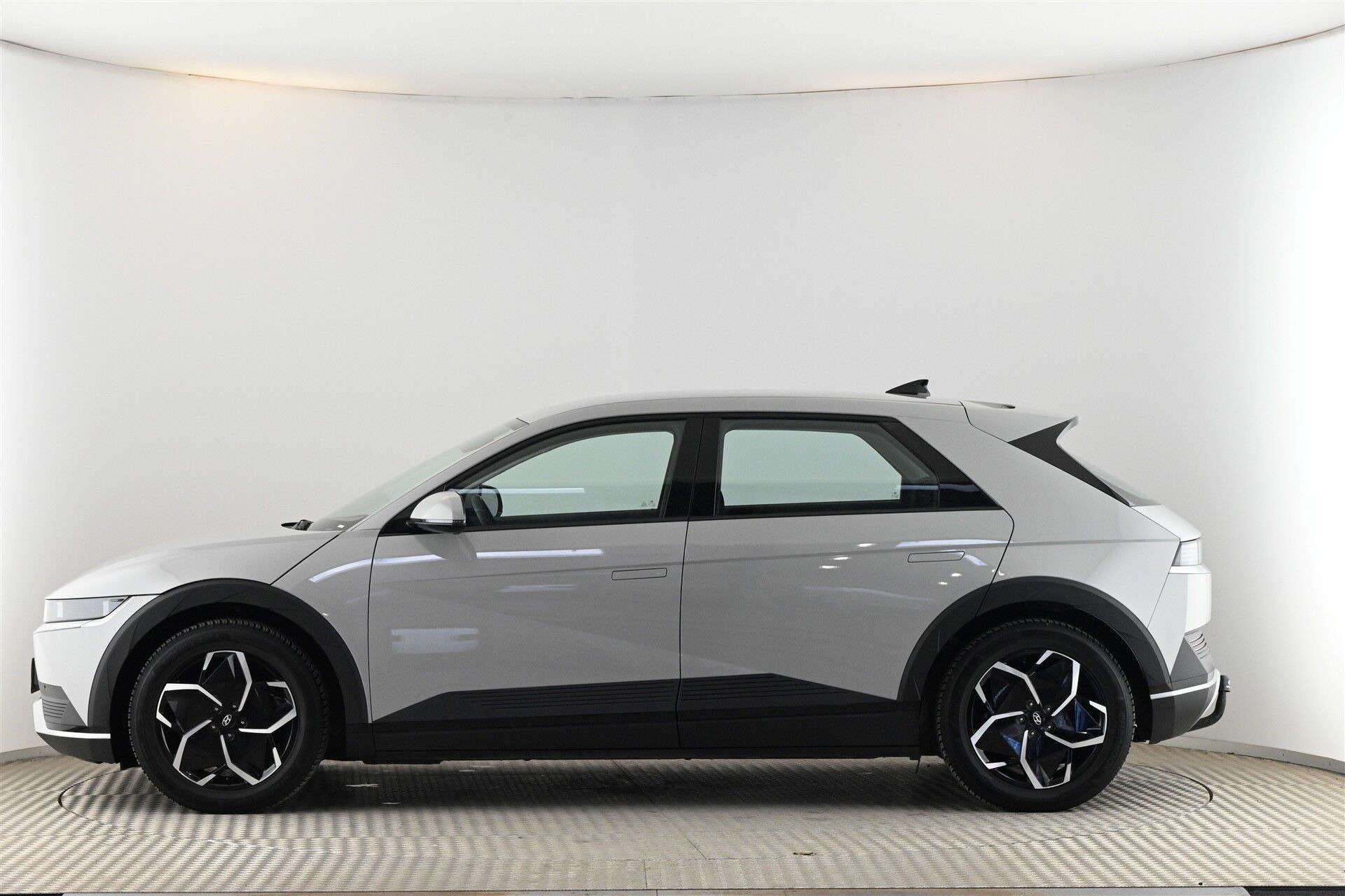 Grå Hyundai Ioniq 5 fra 2023