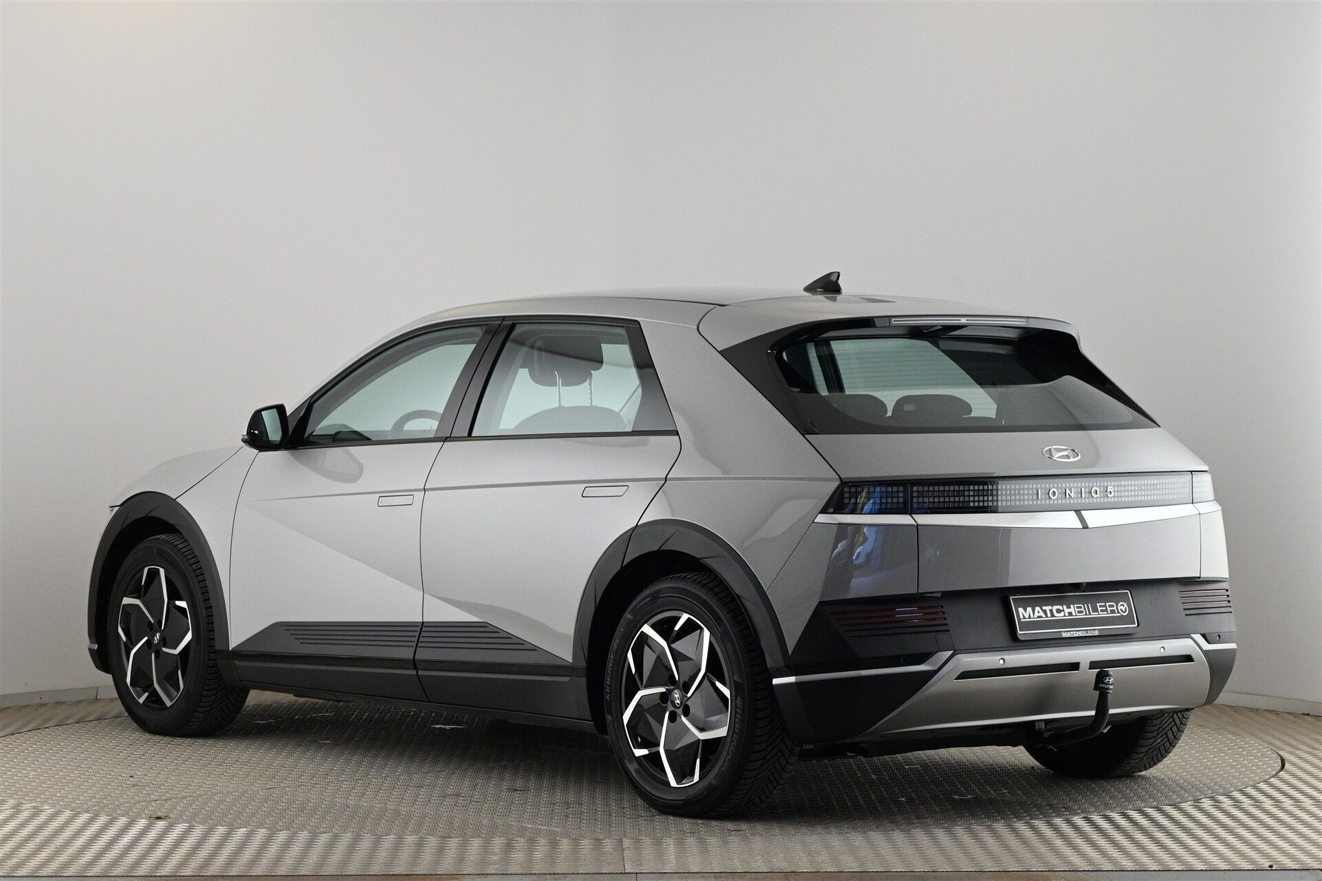 Grå Hyundai Ioniq 5 fra 2023