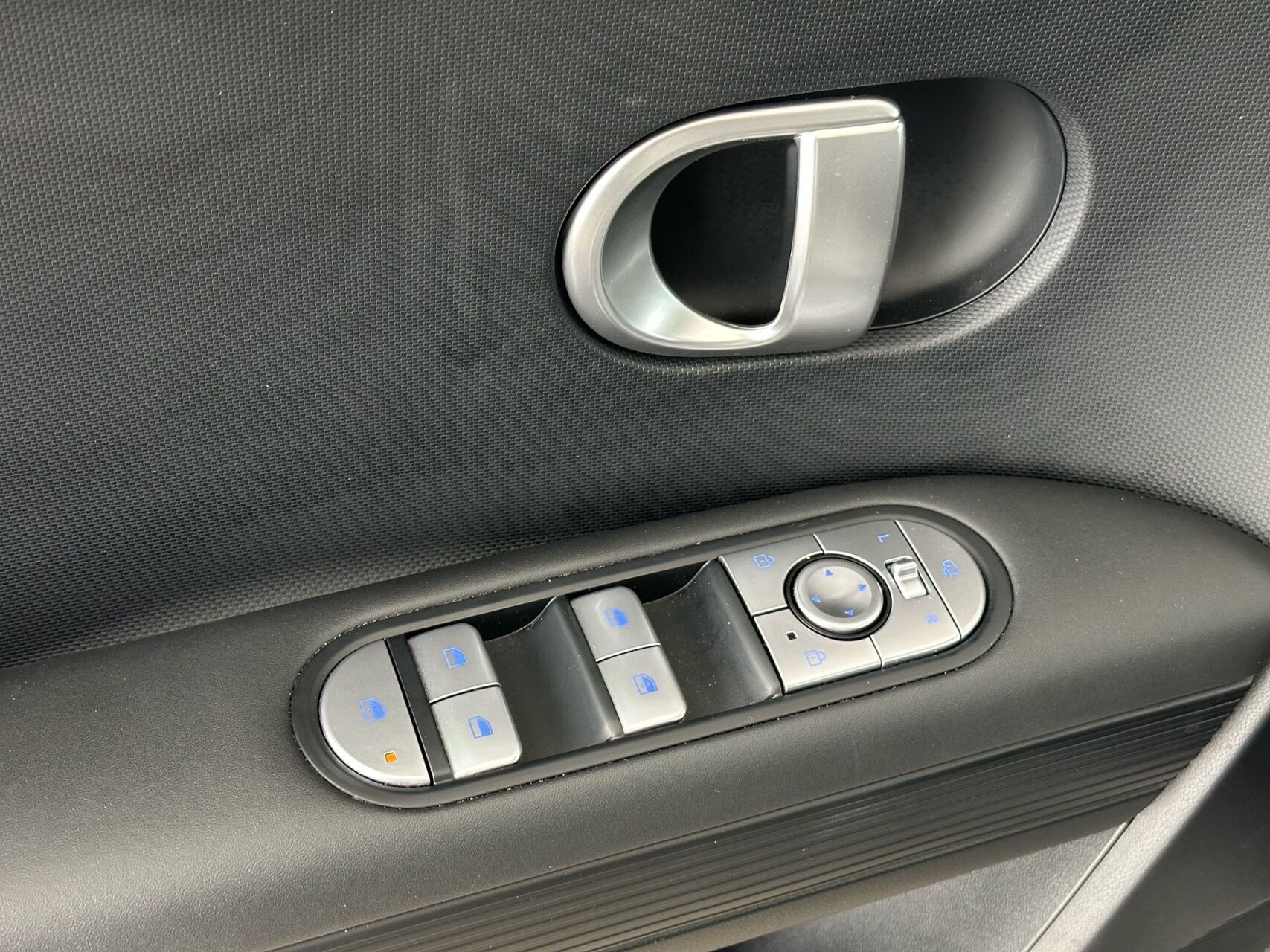 Grå Hyundai Ioniq 5 fra 2023
