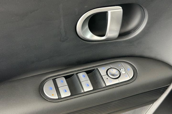 Grå Hyundai Ioniq 5 fra 2023