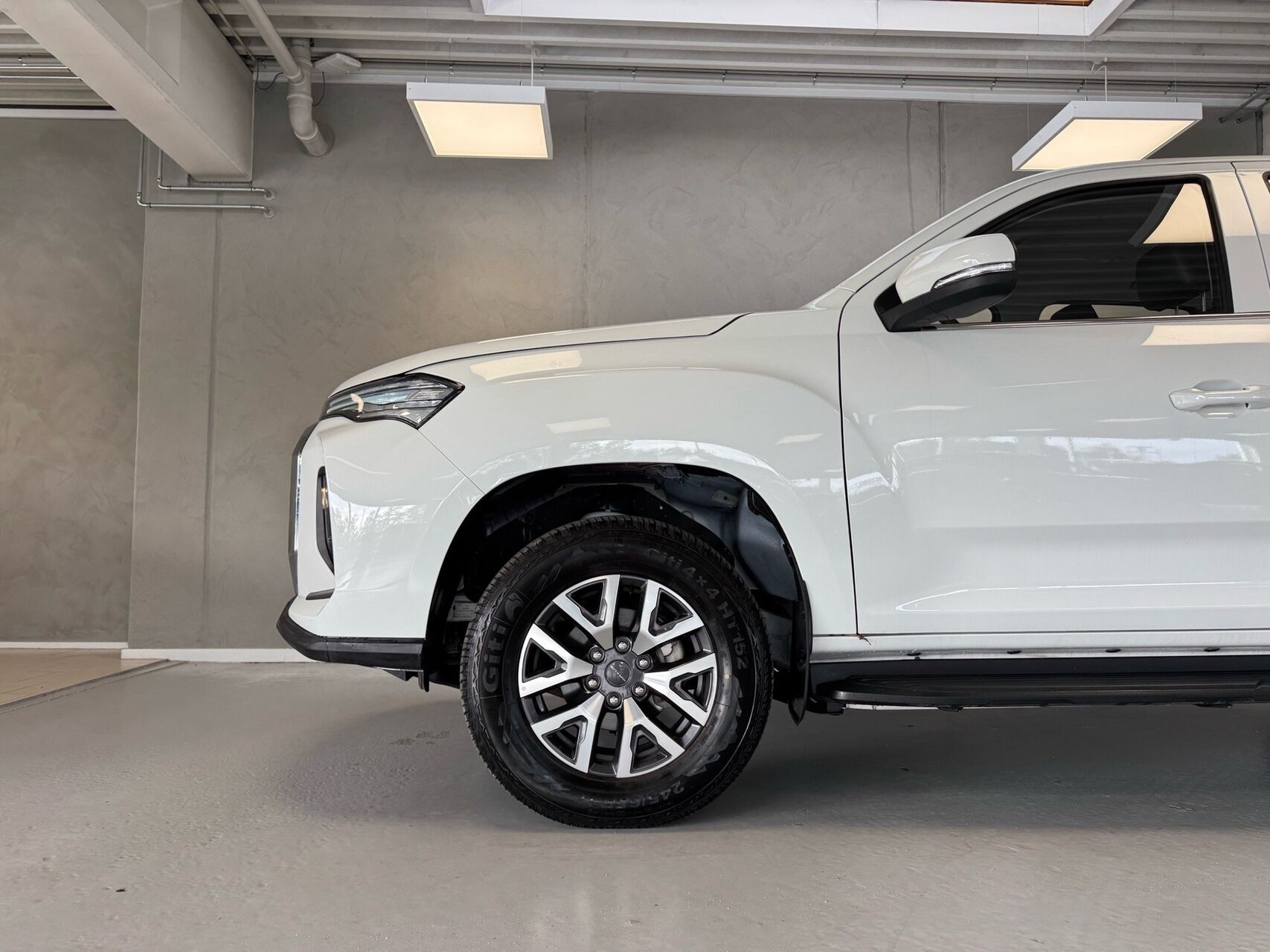 Hvid Maxus eT90 fra 2026