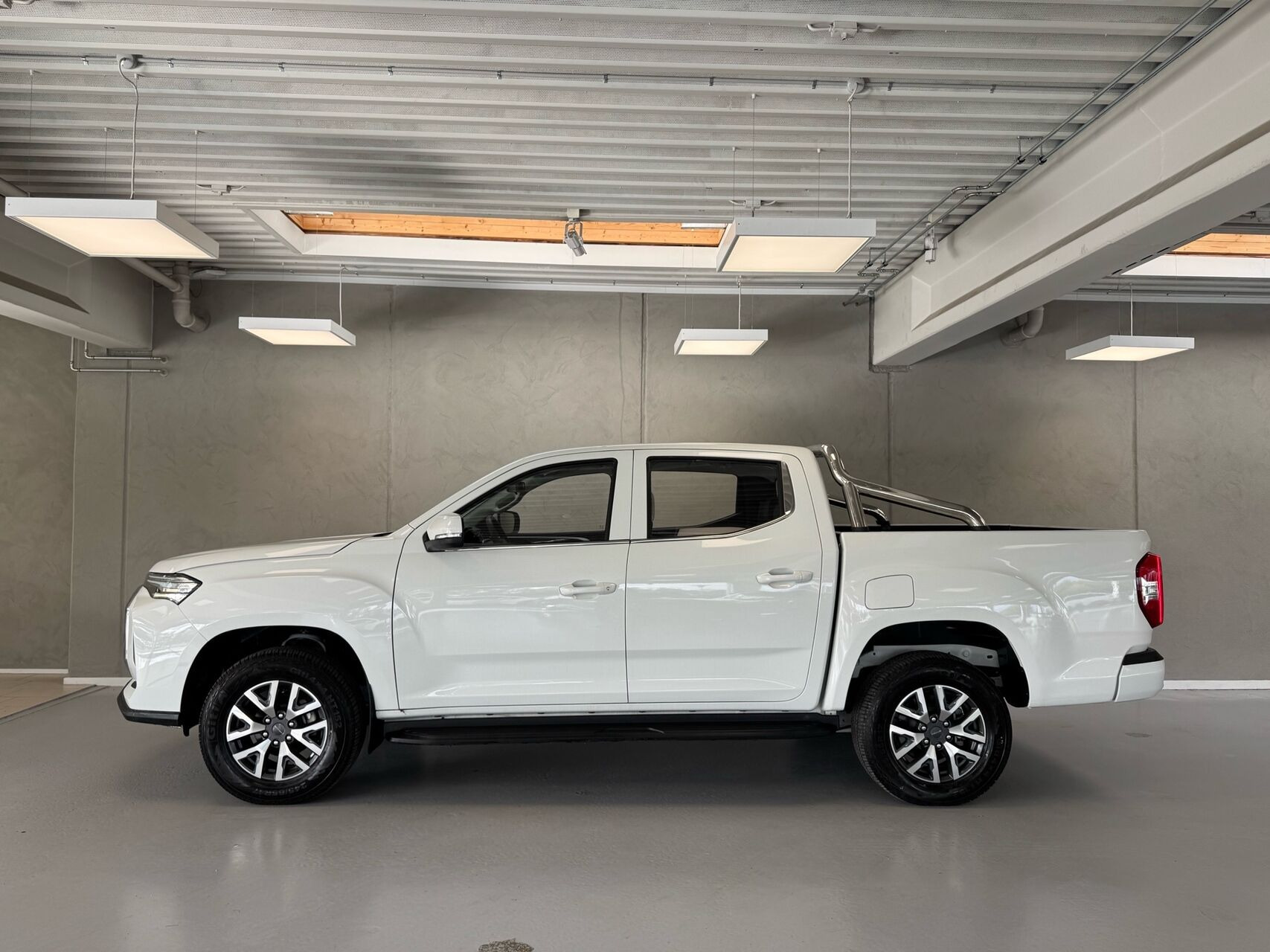 Hvid Maxus eT90 fra 2026