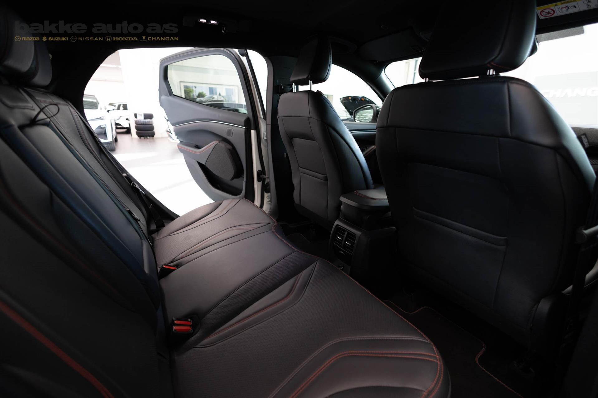 Hvid Ford Mustang Mach-E fra 2023