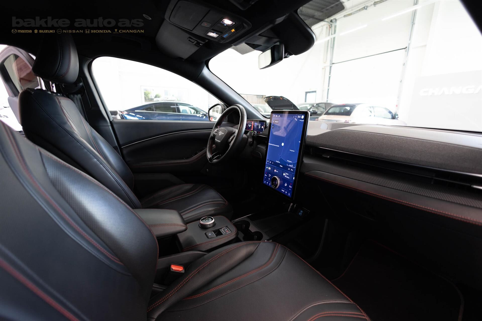 Hvid Ford Mustang Mach-E fra 2023