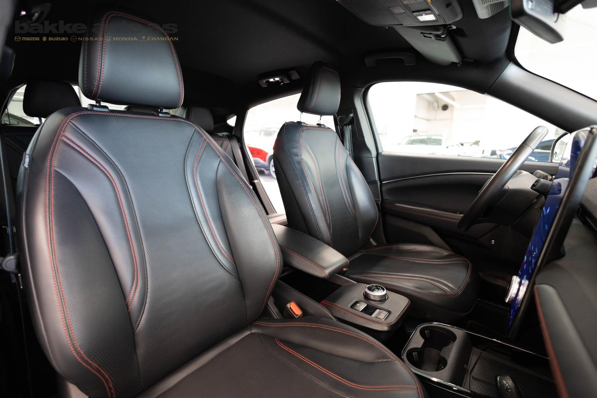 Hvid Ford Mustang Mach-E fra 2023