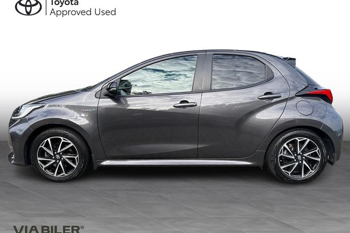Grå Toyota Yaris fra 2020