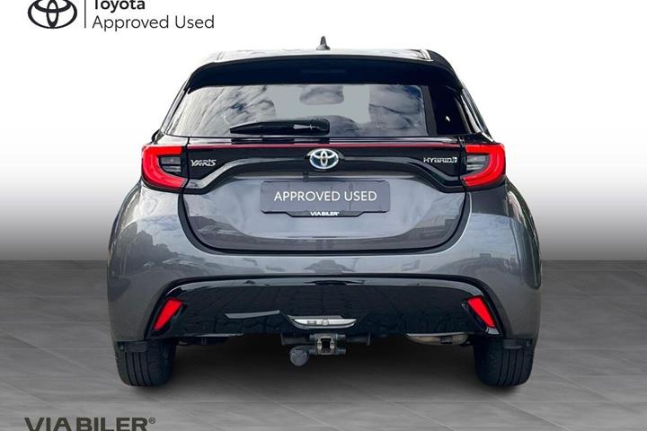 Grå Toyota Yaris fra 2020